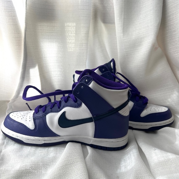 Purple and white Nike Dunks size 5.5 youth or women’s 7 - Picture 1 of 3